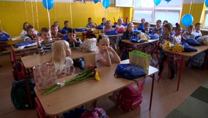 Deti sa po prázdninách vrátili do škôl. Aj tento školský rok bude sprevádzaný nedostatkom učiteľov i peňazí