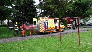 Ľudská všímavosť zachránila život. Nehybnú ženu objavila žena prinášajúca obed