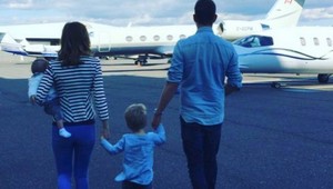 Svetoznámy spevák sa stal TROJNÁSOBNÝM otcom