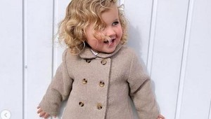 Jej rozkošné dieťa žne úspechy v modelingu, no má to háčik: Matky sú z toho zhrozené!