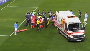 VIDEO. Perquisa (29) odviezla sanitka v bezvedomí so zlomenou sánkou!