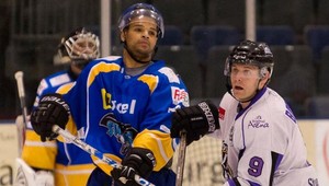 Exemplárny trest 47 zápasov! Kanaďan chcel súperovi vypichnúť oko