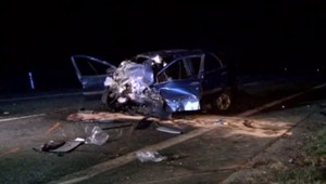 Pri čelnej zrážke zomreli obaja šoféri. Spolujazdec bojuje o život