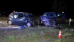 Po kolízii s diviakom sa čelne zrazili dve autá