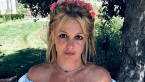 Kto ju zastaví? Britney na nových videách odhodila šaty a tancuje polonahá