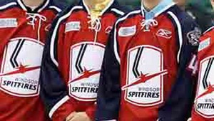 Po kolapse zomrel 19-ročný kanadský hokejista Windsoru