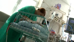 Predčasne narodené deti sú vážni pacienti. Ako tí, ktorých zrazí kamión, hovorí odborník