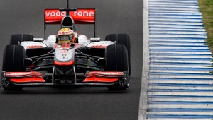 F1: O viac bodov a bez tankovania, lídrami McLaren a Ferrari