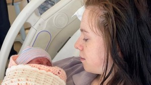 Tínedžerka netušila, že je tehotná: Až keď z nej trčala detská nožička, pochopila, že rodí!