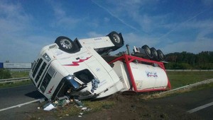 Nehoda kamiónu na D2 si vyžiadala život vodiča