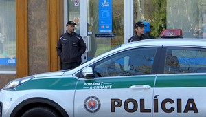 Opitý muž ohrozoval ženu s nožom, chcel ukradnúť z banky 50 eur