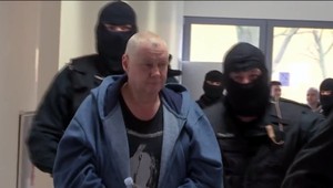 Muž, ktorého obvinili z útoku na manželku, zostáva vo väzbe. Pred súd sa postaví v kauze Šátorovcov