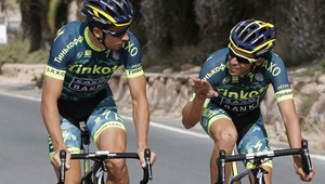 Contador jazdil so zlomeným kolesom, chválil Sagana