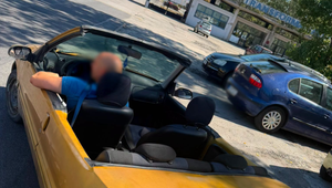 Kuriózny prípad na cestách: Vodič jazdil na podomácky vyrobenom „kabriolete“
