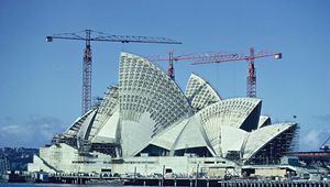 Operu v Syndey museli evakuovať