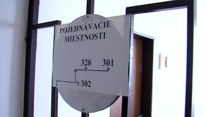 Fotograf, ktorý mal navádzať neplnoleté dievčatá na fotenie bez bielizne, už pozná právoplatný trest