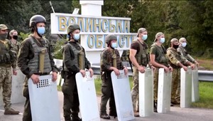 Situácia na ukrajinsko-bieloruskej hranici neutícha. Sú tam tisícky pútnikov, pomoc hľadajú u slovenských taxikárov