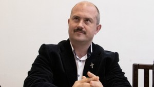 Kotlebovu stranu ĽSNS súd nerozpustil. Pojednávanie odročili