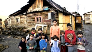 Bitka v osade. 70 ľudí sa mlátilo tyčami a sekerami!