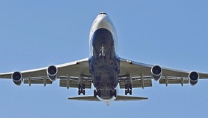 Budú letenky drahšie? Francúzi chcú presvedčiť krajiny EÚ na zavedenie dane na letecké palivo