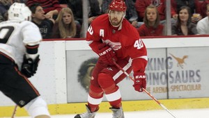 Zetterberg skolil káčerov, Svatoš s gólom i debaklom