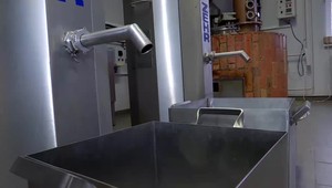 Ceny energií ohrozujú aj našu klasiku - domácu pálenku. Niektoré pálenice už zatvorili