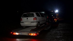 Rybárom, ktorý parkovali pri Oravskej priehrade, napokon autá vrátili. Vyhraté ešte nemajú