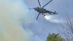 Hasiči na dne síl. V boji s megapožiarom vyhrali