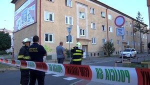 Muž postavil na nohy celé sídlisko. Vyhrážal sa explóziou, z okna vyhodil bicykel a po policajtovi hodil nôž