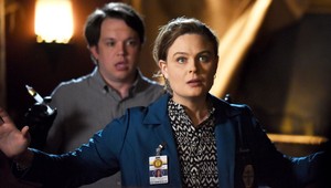 Finálová séria Kostí bude nadupaná: Vrah „Bábkar“ sa vráti, Brennanovej pôjde o život!