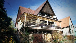 Dráma v Hornej Vsi! Muž (51) dobil ženu a postrelil svokru