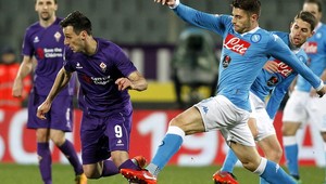 Neapol remizoval vo Florencii. Na Juventus stráca tri body