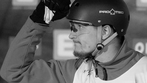 Olympionik (†36) prebiehal cez cestu, zabilo ho auto