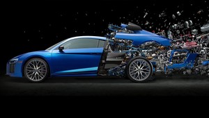 Majster fotiek s vybuchujúcimi autami opäť v akcii: Tentokrát si na mušku vzal Audi R8