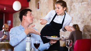 Turista si objednal tanier šalátu, neuveríte, čo mu priniesli: Dali by ste za TOTO 6 eur?