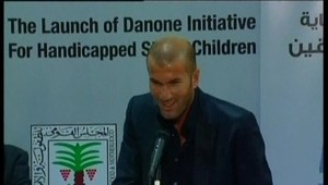 Zidane pomáha deťom