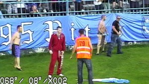 Futbalový vandal z Nitry: Zákerný útok na usporiadateľa!