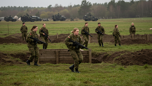 Dánsko plánuje zaviesť povinnú vojenskú službu pre ženy
