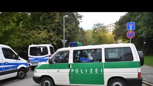 Unikajúci vrah autom zabil ešte dvoch strážnikov