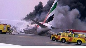 Na letisku v Dubaji havarovalo lietadlo, pri zásahu zomrel hasič