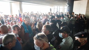 Protest pred parlamentom: Che z Facebooku Blaha pochopil, že by prišiel o svoj stabilný príjem, reagoval Lenč