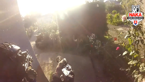 NAKA zasahovala na Záhorí. Dvojica skončila v putách