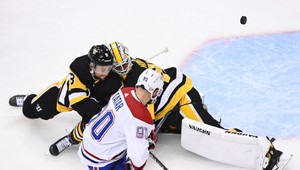 Zostrihy: Hustý reštart NHL s gólom a bitkou.  A čo Tatar?