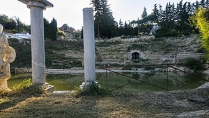 Zarábal na vymyslenej histórii. Ničnetušiaci turisti mu za falošné divadlo platili stovky eur