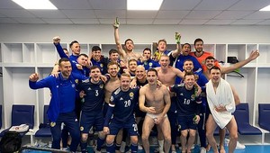 Škótski futbalisti vyhrnuli sukne a postup na EURO  oslavovali v štýle boogie