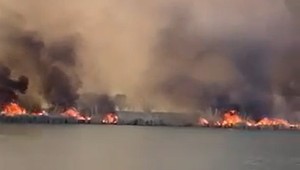 Pri Trnave horí, zasahujú hasiči