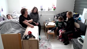 Darované Vianoce TV JOJ: Dôchodkyňa Helena sama vychováva svoje dve vnúčatá. Ich mama po covide skolabovala
