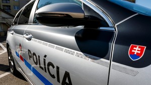 Muž napadol a chytil pod krk ženu na poľovníckej zábave