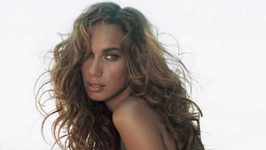 Muž musí pre útok na Leonu Lewis ostať v nemocnici