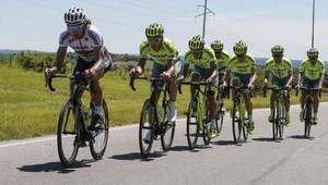 Tímová časovka pre Etixx. Tinkoff so Saganom na 4. mieste